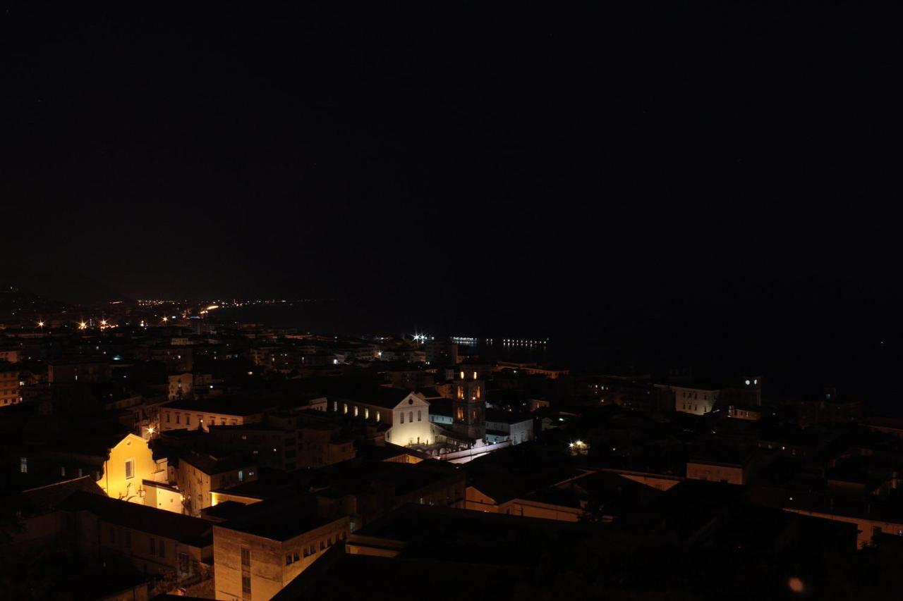 Loft Panoramico al Centro Storico Appartamento Salerno Esterno foto